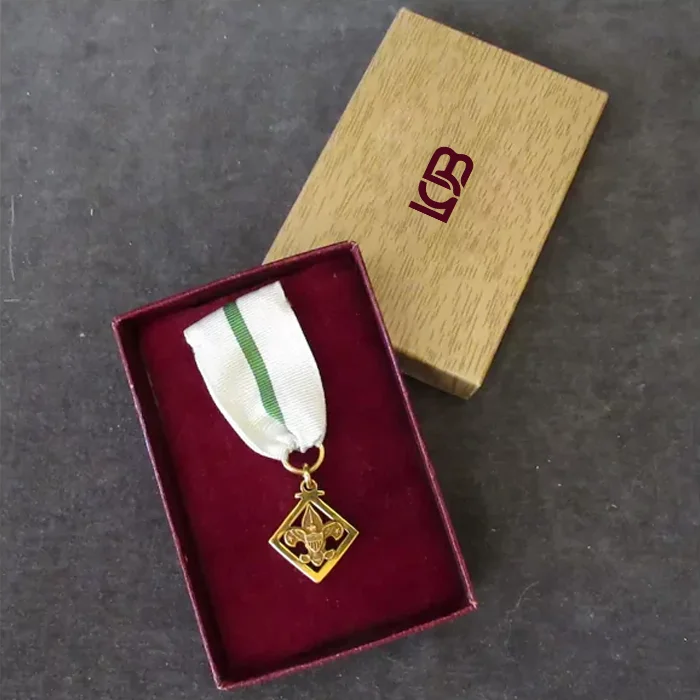 medal presentation box logo
